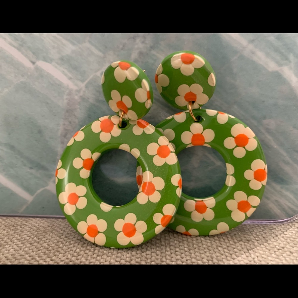 Blush Daisy Earrings